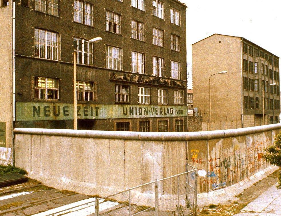 Berlinski zid, VIKI